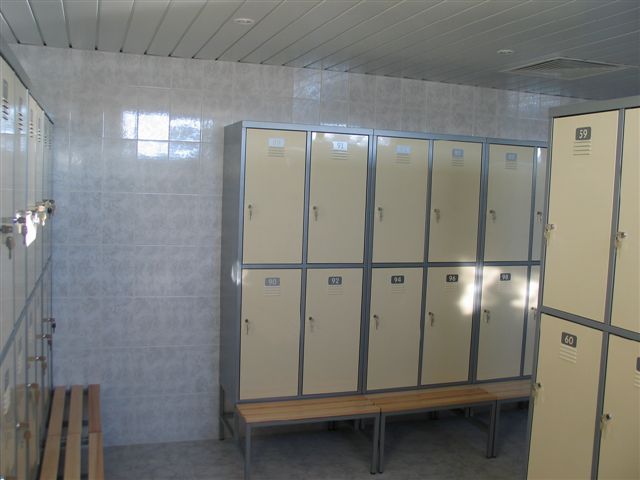 Шкафы Норма 422Lв раздевалках машиностроительного завода