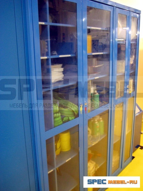 шкаф для хранения расходных материалов на производстве